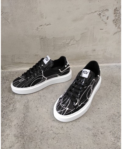 M2V Art. N521S Nero fondo Bianco SKZ con borchie